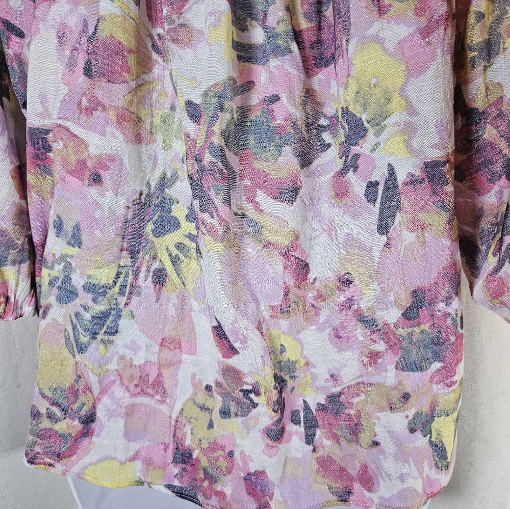 3/$20 Zac & Rachel L Abstract Floral Top - Picture 6 of 8